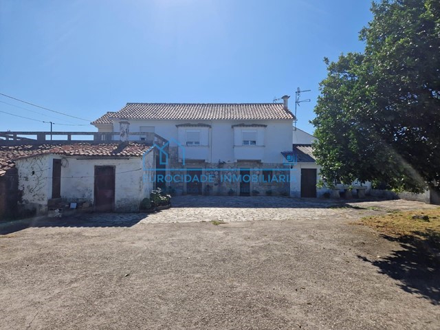 SE VENDE CASA CON GRAN PARCELA EN TOMIÑO