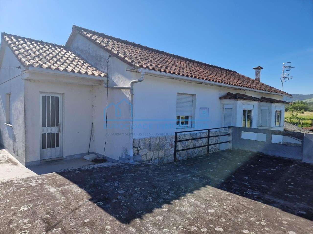 Foto 2 SE VENDE CASA CON GRAN PARCELA EN TOMIÑO